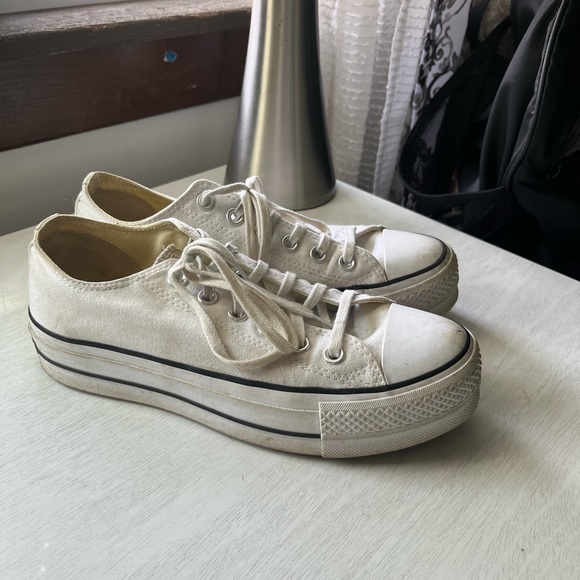 White Low Top Platform Converse size 8 women’s - Picture 1 of 5